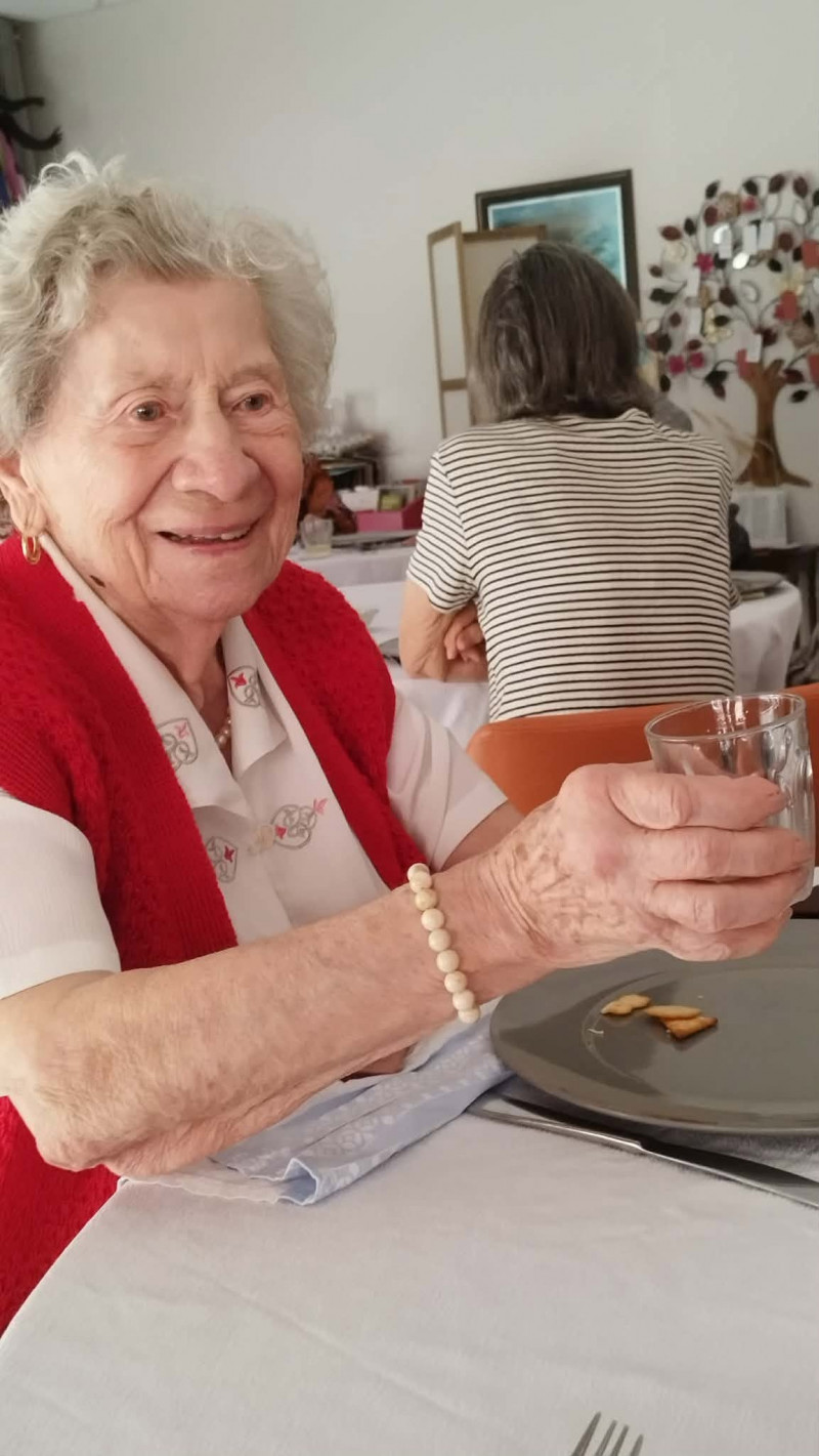 🥂 Même les jours fériés, la convivialité continue à la résidence !