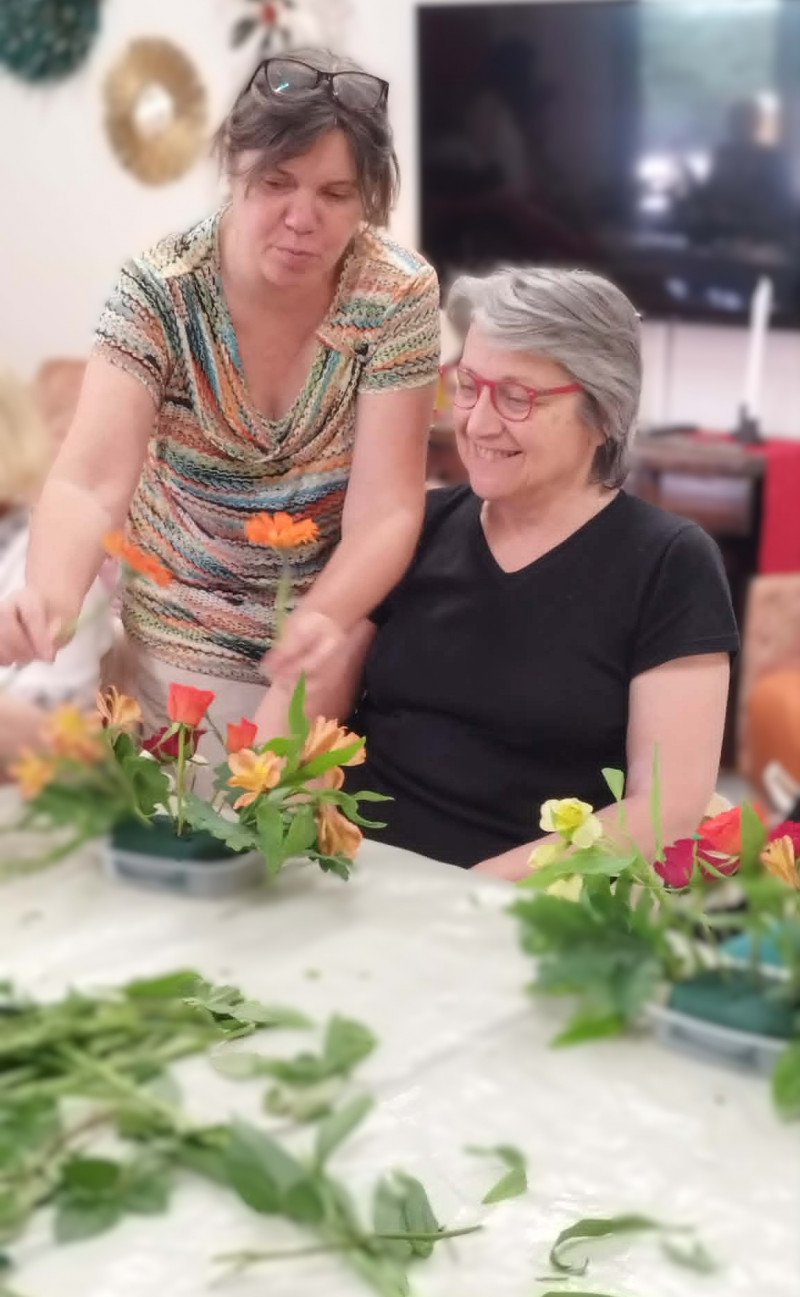 ✨ Atelier floral du mois de mai à l’EHPAD ✨🌸