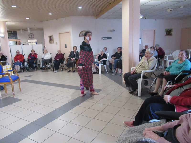 Spectacle de théâtre à la résidence les Remparts