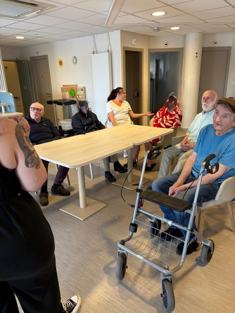 🧠✨ Ce matin, au 3ᵉ étage de la Résidence des Remparts, nos résidents ont participé à un atelier cognitif dans la bonne humeur !