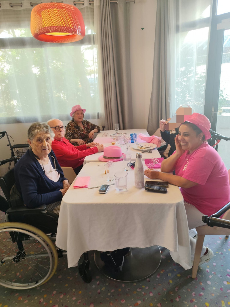 🌸🩷🌸 Un repas tout en rose aux Remparts ! 🌸🩷